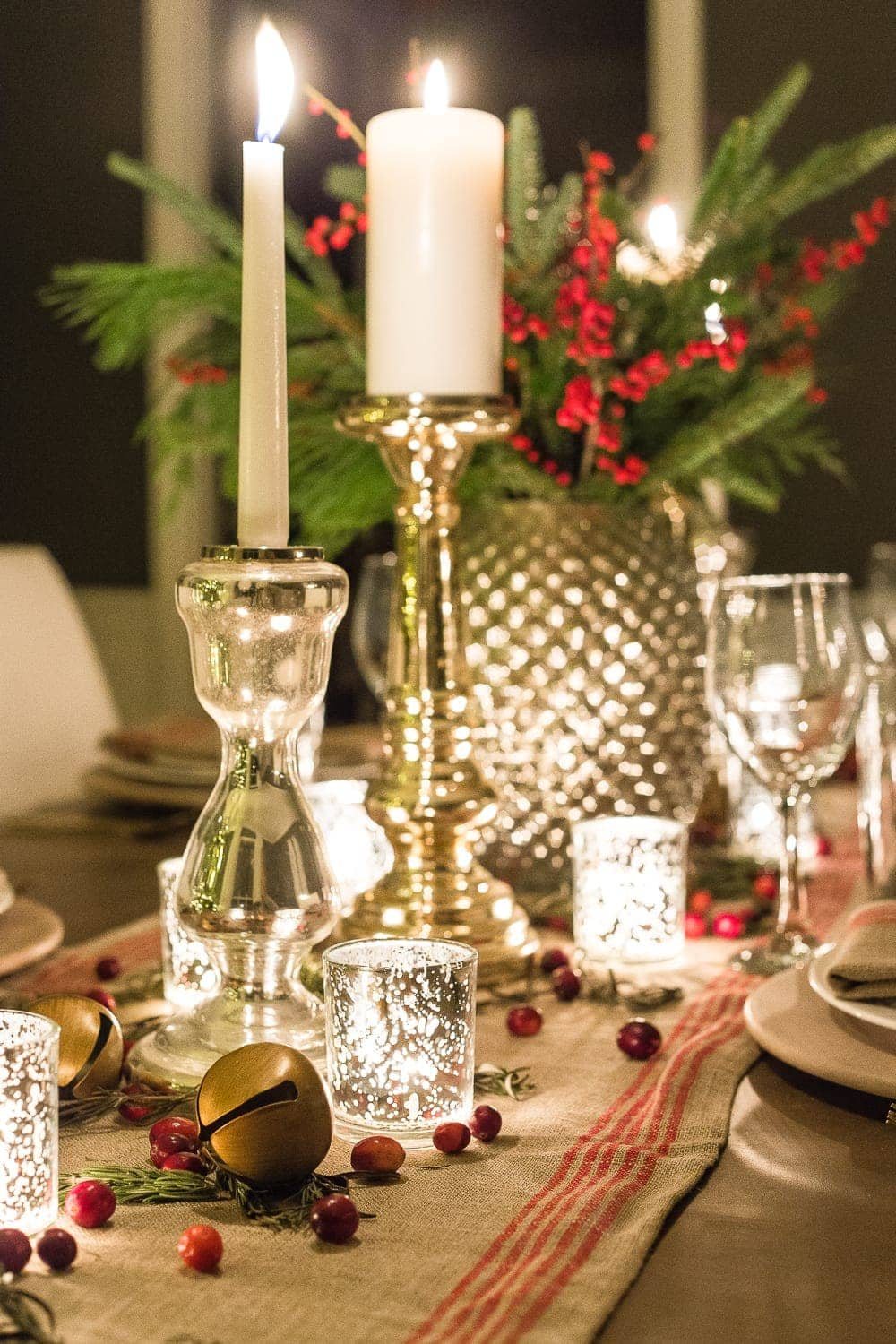 Christmas Night Candlelight Tour | unigumushane.com - A Christmas night time candlelight home tour with neutral, classic decorating ideas. #christmasdecor #christmascandlelight #christmashometour #candlelighttour