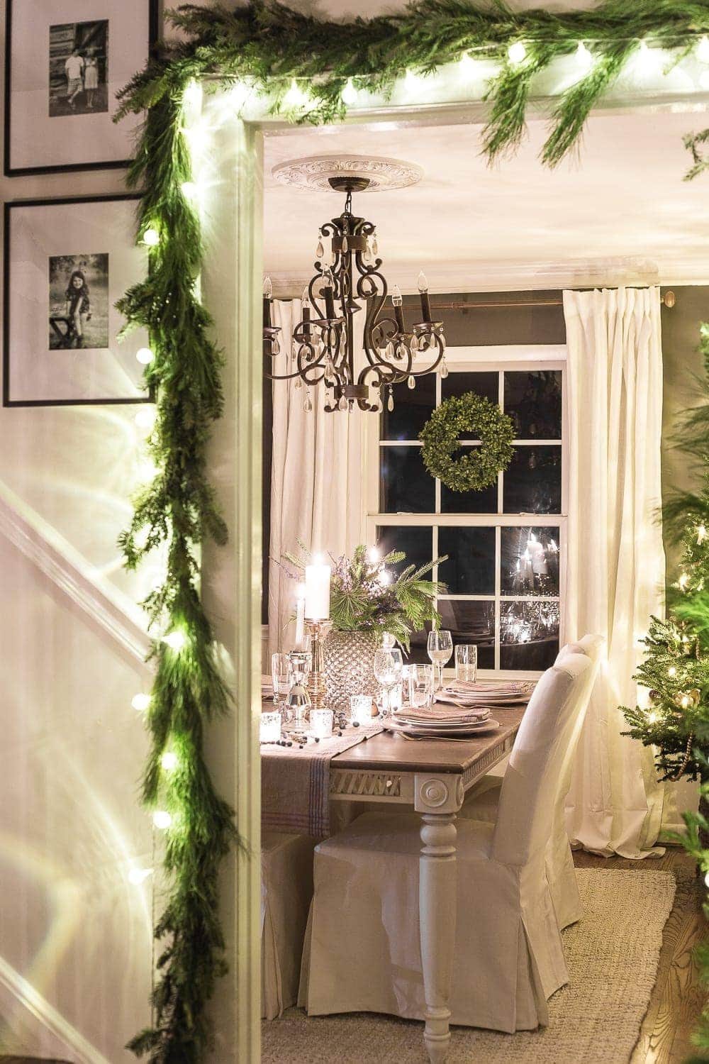 Christmas Night Candlelight Tour | unigumushane.com - A Christmas night time candlelight home tour with neutral, classic decorating ideas. #christmasdecor #christmascandlelight #christmashometour #candlelighttour