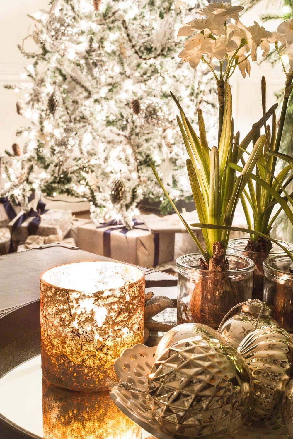 Christmas Night Candlelight Tour | unigumushane.com - A Christmas night time candlelight home tour with neutral, classic decorating ideas. #christmasdecor #christmascandlelight #christmashometour #candlelighttour