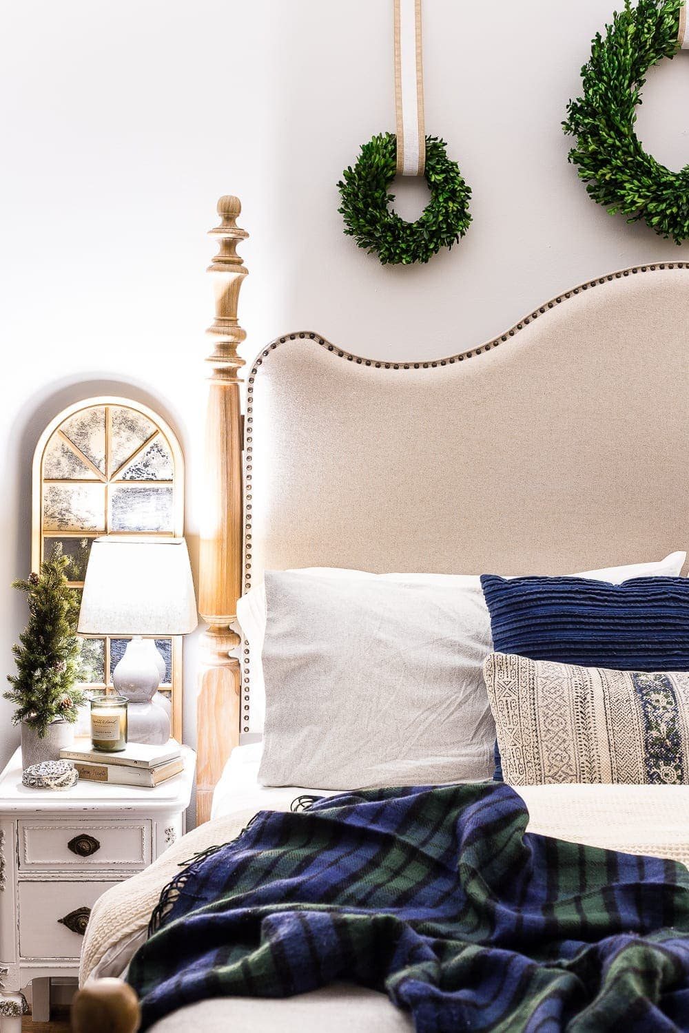Christmas Night Candlelight Tour | unigumushane.com - A Christmas night time candlelight home tour with neutral, classic decorating ideas. #christmasdecor #christmascandlelight #christmashometour #candlelighttour