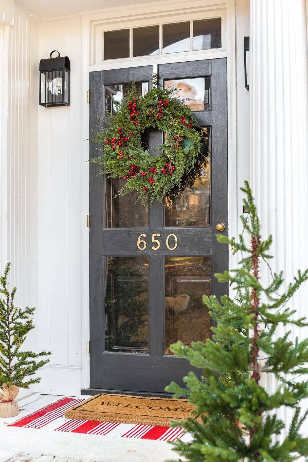 Colonial Christmas Outdoor Wreath Decor