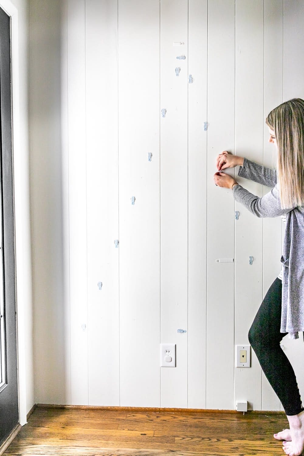 Hanging wall hooks in a triangle to make a tree shape