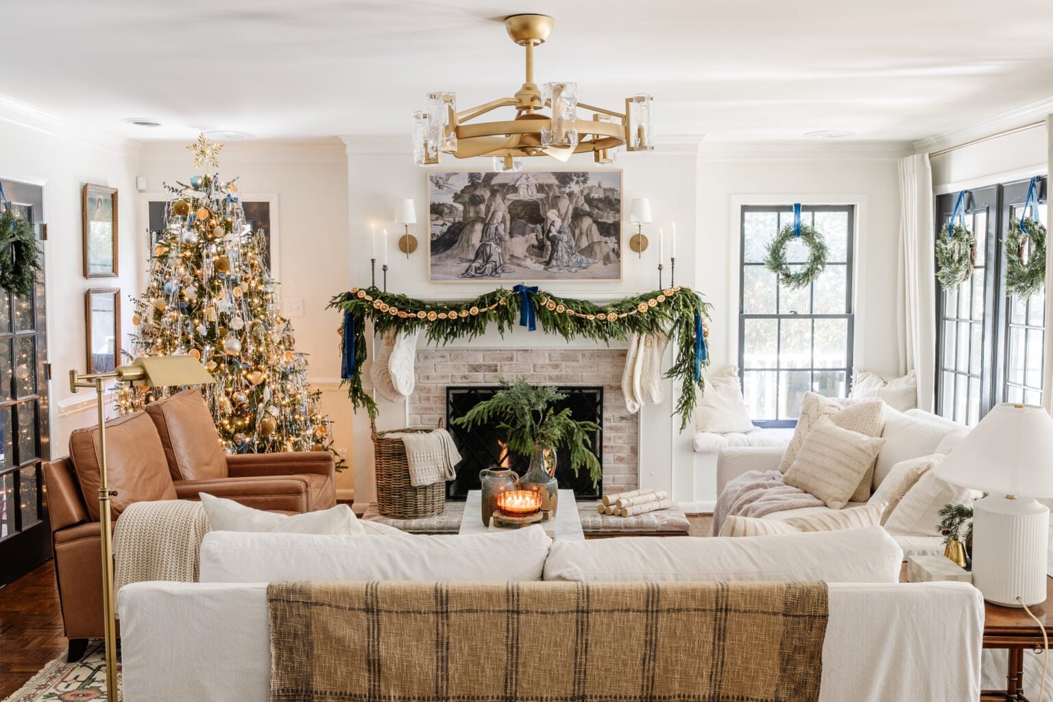 Cozy Christmas living room decor