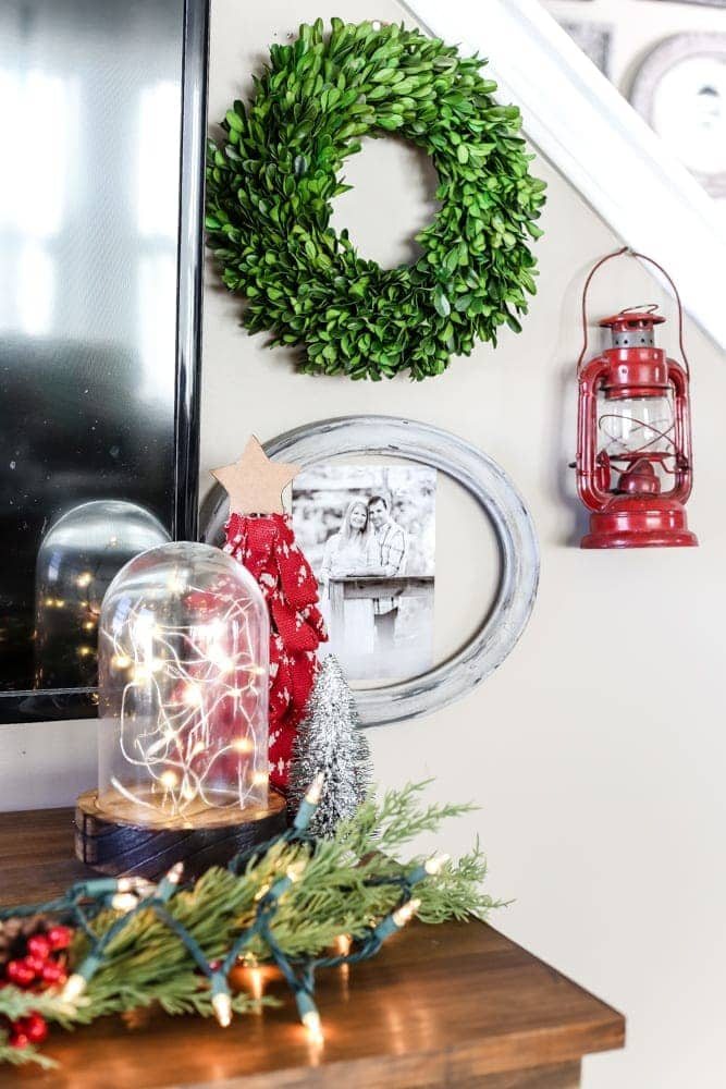 Cozy Christmas Living Room Tour | unigumushane.com - A tour of a Christmas living room with easy ideas to decorate for a cozy atmosphere plus 8 other Christmas living rooms with farmhouse style.