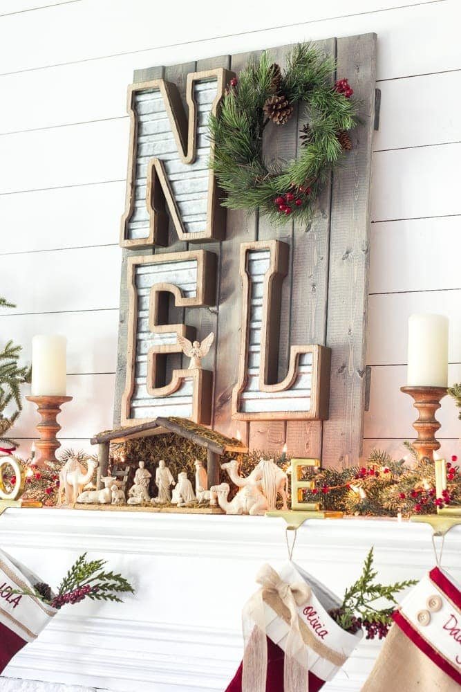 Cozy Christmas Living Room Tour | unigumushane.com - A tour of a Christmas living room with easy ideas to decorate for a cozy atmosphere plus 8 other Christmas living rooms with farmhouse style.