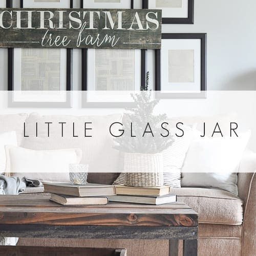 Cozy Christmas Living Room Tour | unigumushane.com - A tour of a Christmas living room with easy ideas to decorate for a cozy atmosphere plus 8 other Christmas living rooms with farmhouse style.