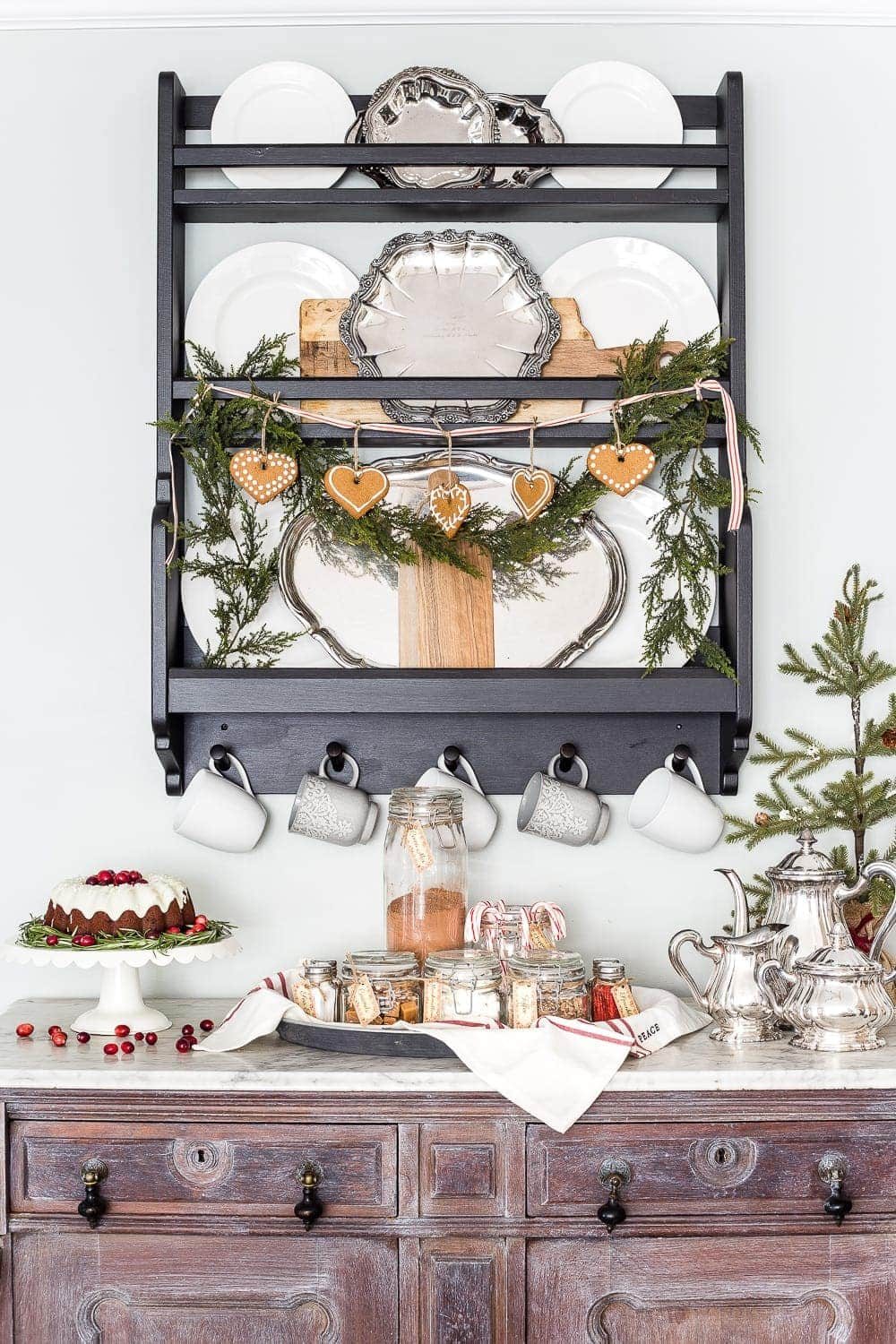 Cozy Hot Cocoa Bar & Printable Labels | unigumushane.com - A cozy hot cocoa bar vignette set up for Christmas plus a free printable label set for toppings and mix-ins. #cocoabar #Christmasdecor #Christmaskitchen #printablelabels