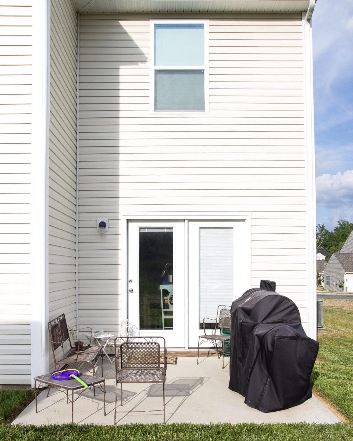 How to Decorate a Small Patio | unigumushane.com - Utilize a small patio space with chairs at each corner and a fire pit in the middle for function and entertainment. Add string lights for a cozy ambience.