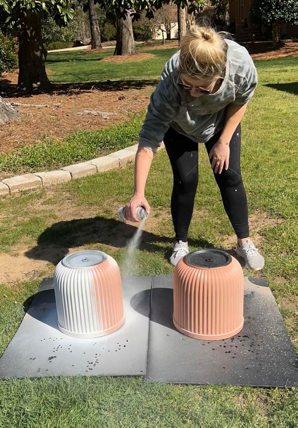 spray painting cheap planters to look like concrete