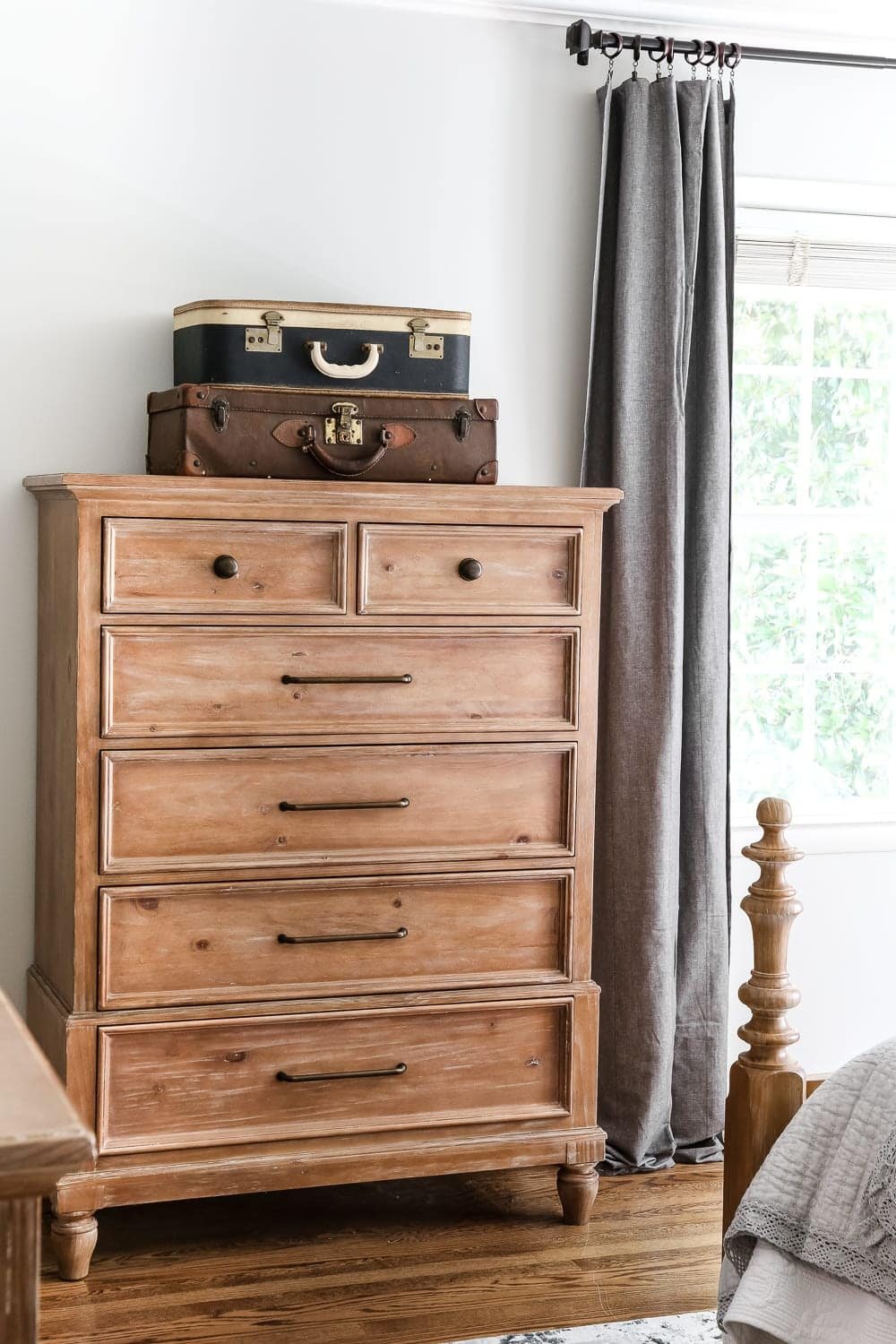 Simply Summer Bedroom Tour | unigumushane.com - A drab bedroom gets a sophisticated makeover using clearance items and thrift finds for a masculine / feminine balance styled for summer.