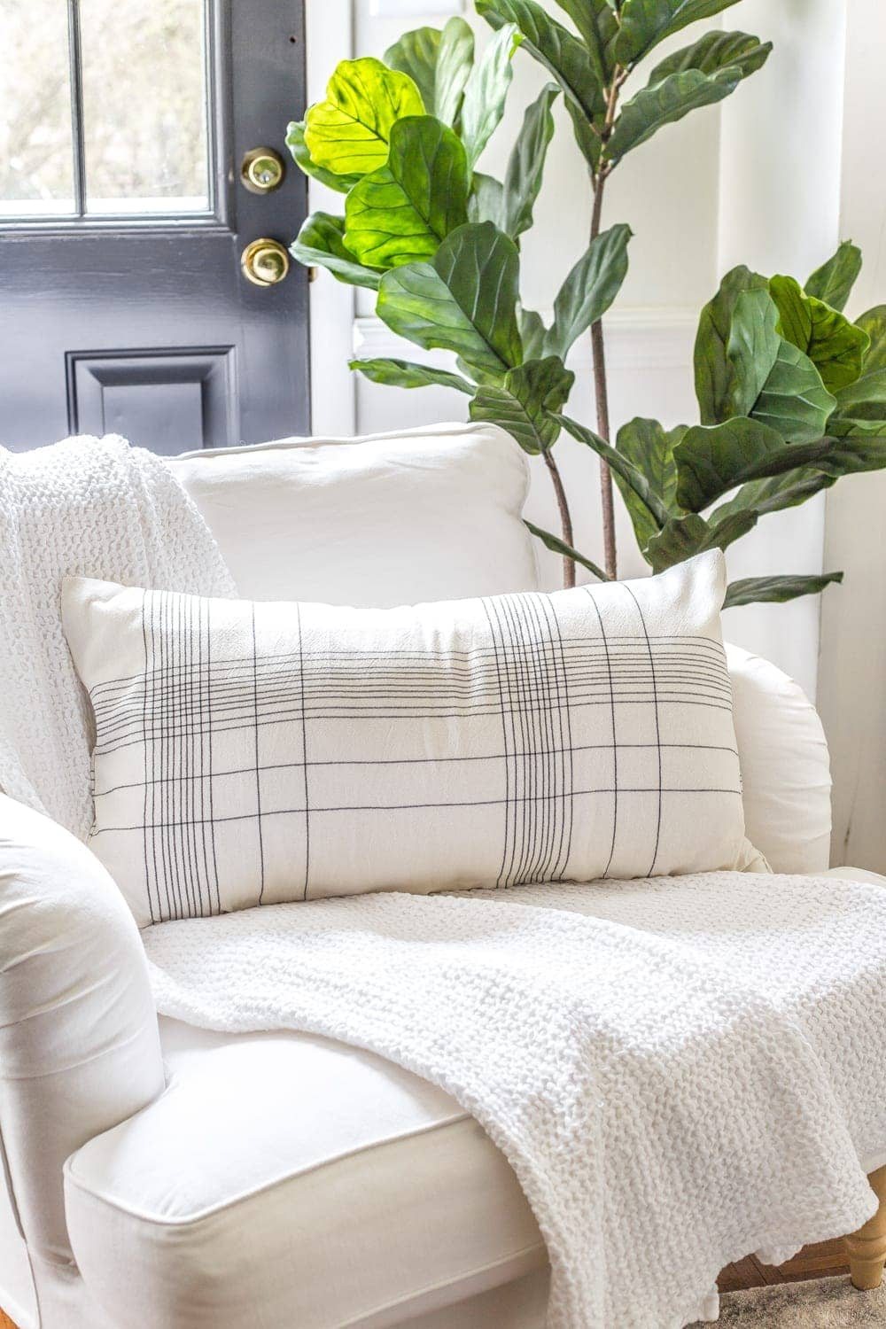 3 items you can repurpose into DIY no-sew throw pillows | How to make a throw pillow from a kitchen towel.