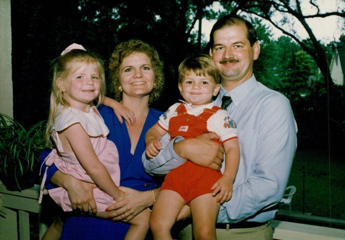 How to Digitally Preserve Photos and Videos | unigumushane.com - The easiest way to clean out old memories, photos, VHS, cassette tapes, reels, and transfer them digitally. #sponsored