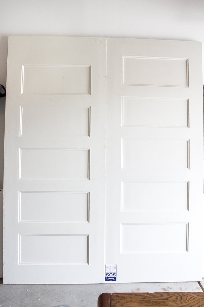How to Distress Hollow Core Doors to Get a Chippy Paint Finish | unigumushane.com