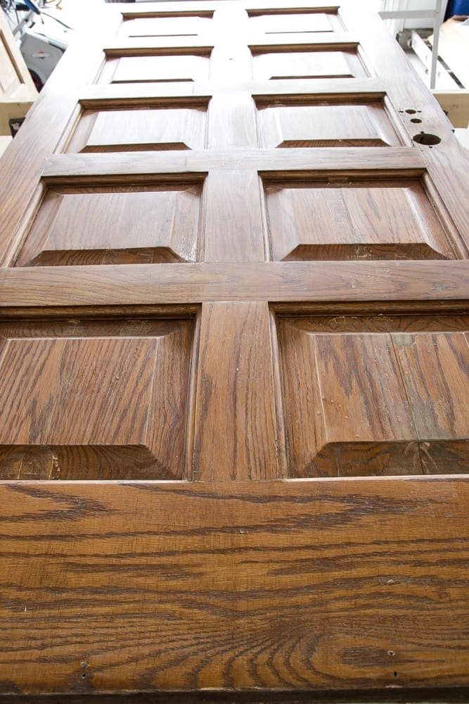 How to Distress Hollow Core Doors to Get a Chippy Paint Finish | unigumushane.com