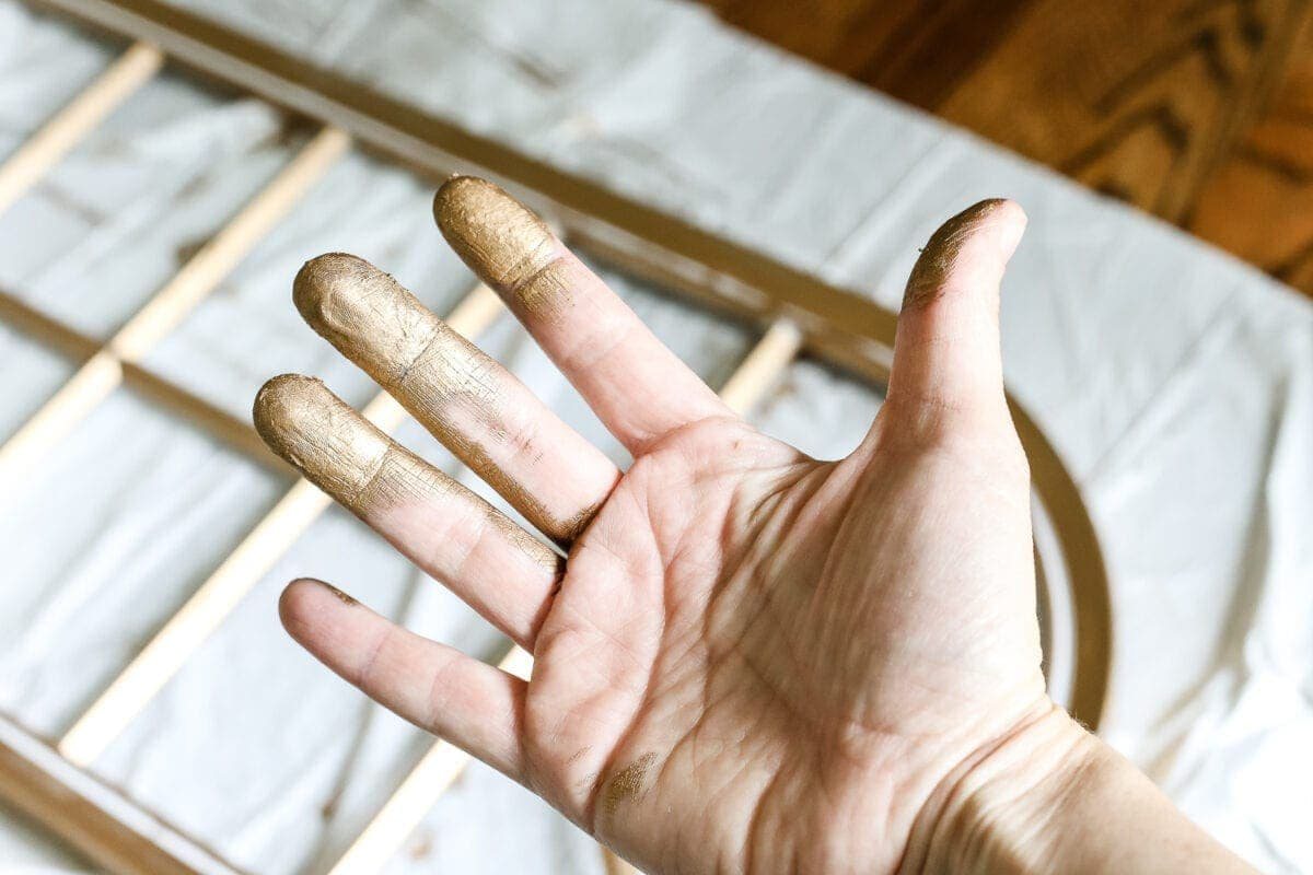 DIY Aged Gold Antique Mirror Makeover | unigumushane.com - A DIY tutorial to transform a cheap, plastic mirror to look like an Anthropologie inspired aged gold antique mirror using Rub 'n Buff.