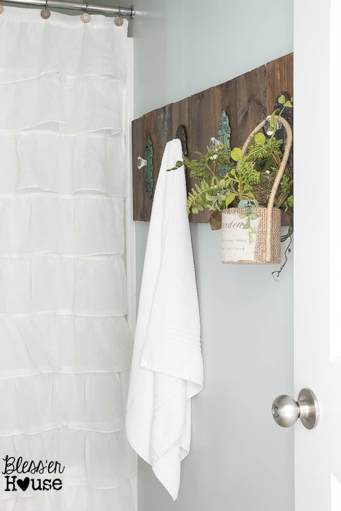 DIY Antique Door Knob Towel Rack | Unigumushane