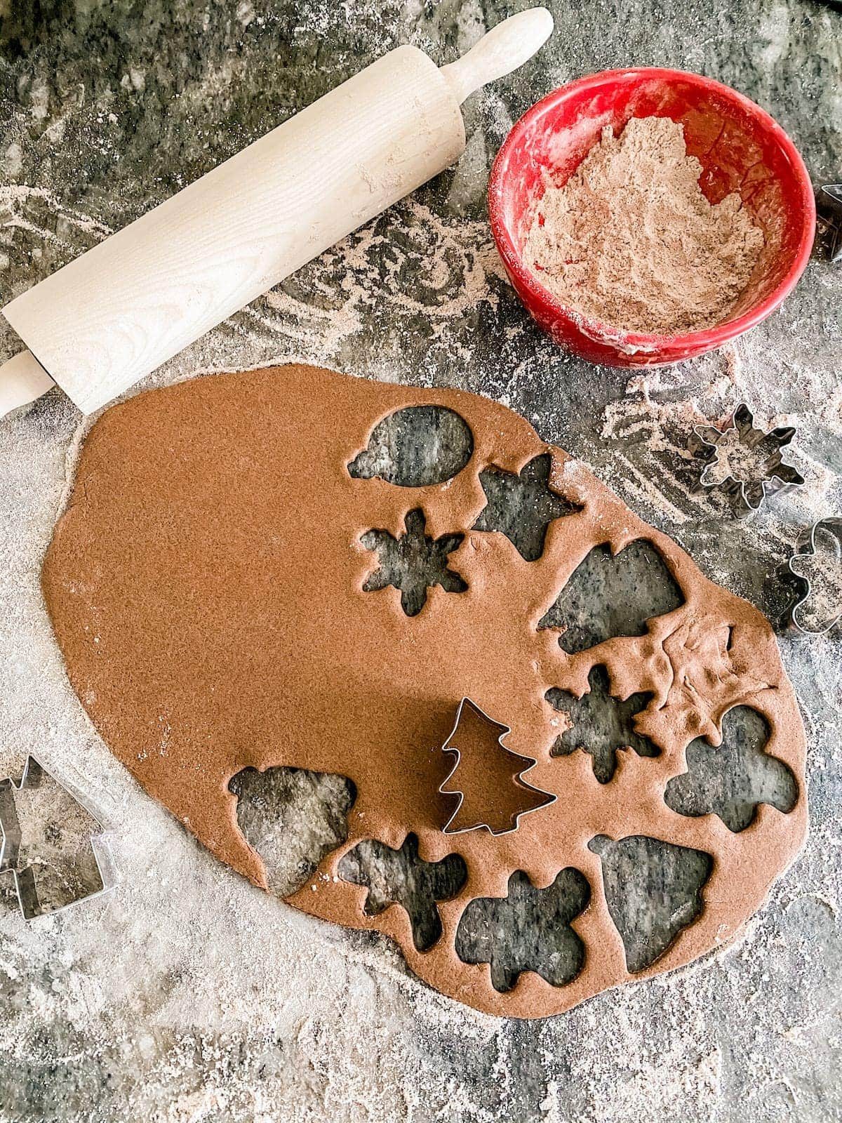 DIY Cinnamon Salt Dough Ornaments | A step-by-step tutorial to make cinnamon salt dough ornaments that look just like gingerbread cookies, smell amazing, and last for years.