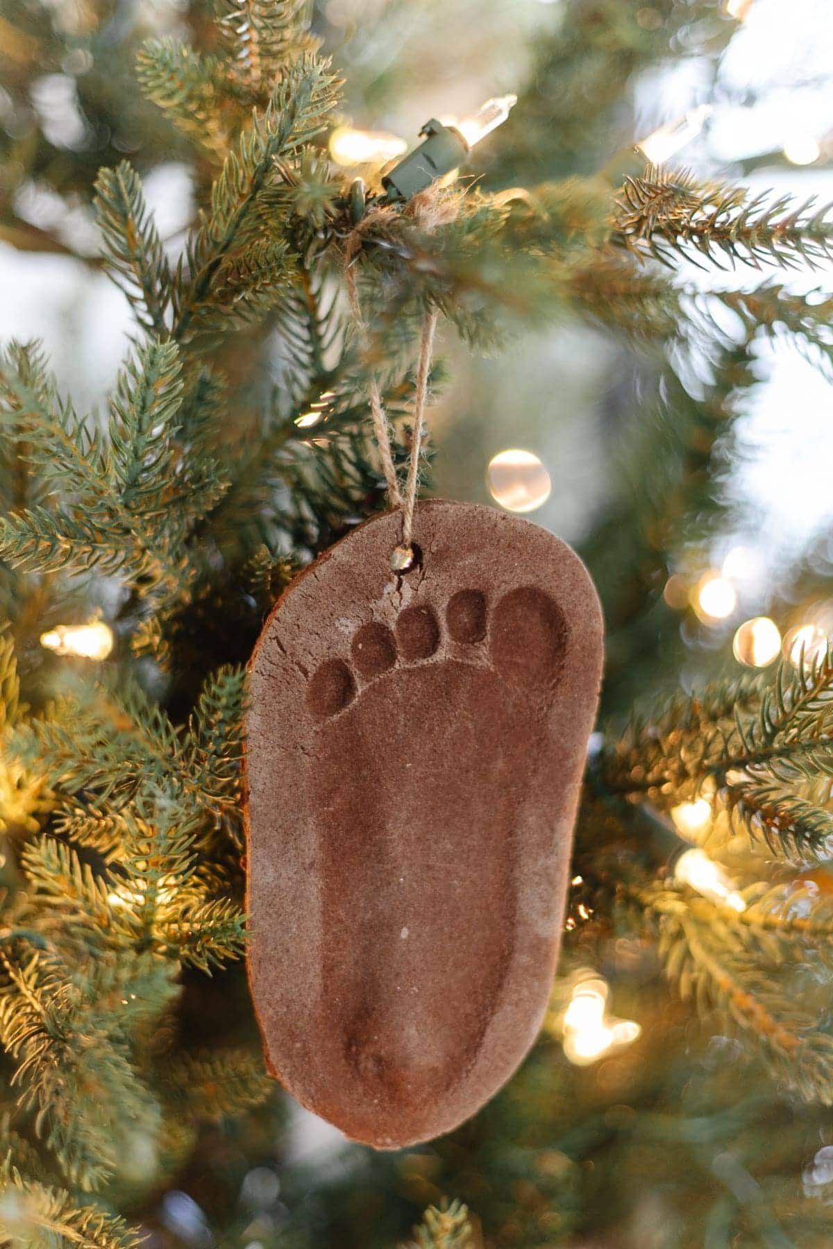 DIY Cinnamon Salt Dough Ornaments | A step-by-step tutorial to make cinnamon salt dough ornaments that look just like gingerbread cookies, smell amazing, and last for years.