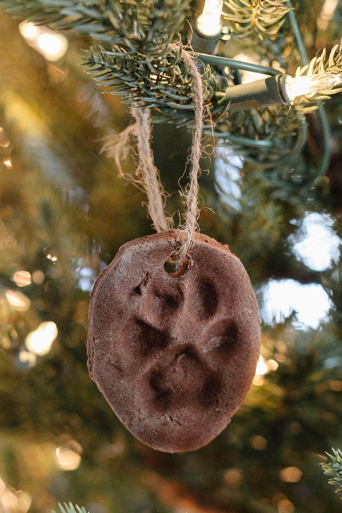 DIY Cinnamon Salt Dough Ornaments | A step-by-step tutorial to make cinnamon salt dough ornaments that look just like gingerbread cookies, smell amazing, and last for years.