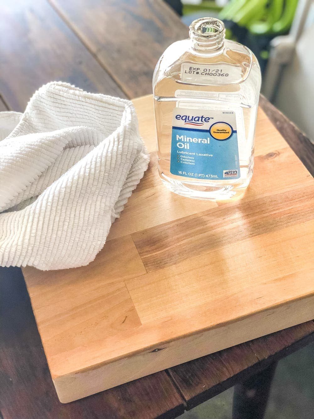DIY Cutting Boards from Scrap Wood | How to make your own basic DIY cutting boards using scrap wood you already have in your stash to repurpose in your kitchen or give away as homemade gifts.