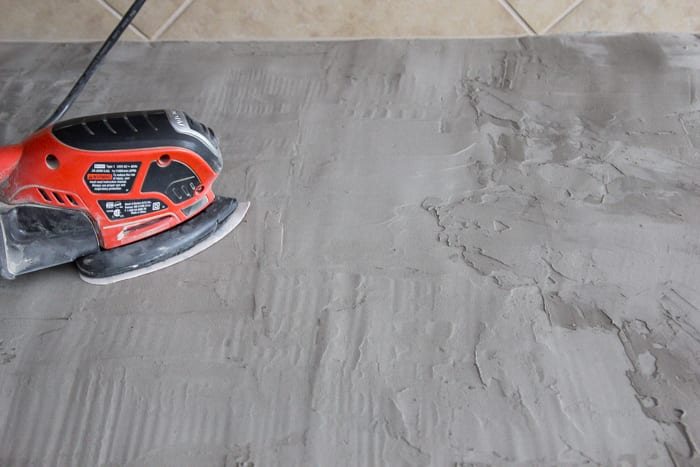 DIY Feather Finish Concrete Countertops and How to Avoid a Huge Mistake | unigumushane.com - A thorough step-by-step tutorial with useful tips and advice on what not to do.