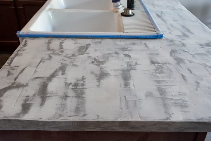 DIY Feather Finish Concrete Countertops and How to Avoid a Huge Mistake | unigumushane.com - A thorough step-by-step tutorial with useful tips and advice on what not to do.