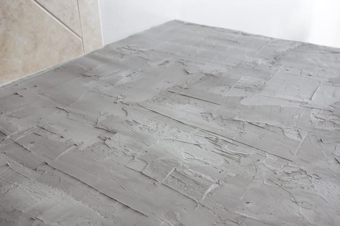 DIY Feather Finish Concrete Countertops and How to Avoid a Huge Mistake | unigumushane.com - A thorough step-by-step tutorial with useful tips and advice on what not to do.