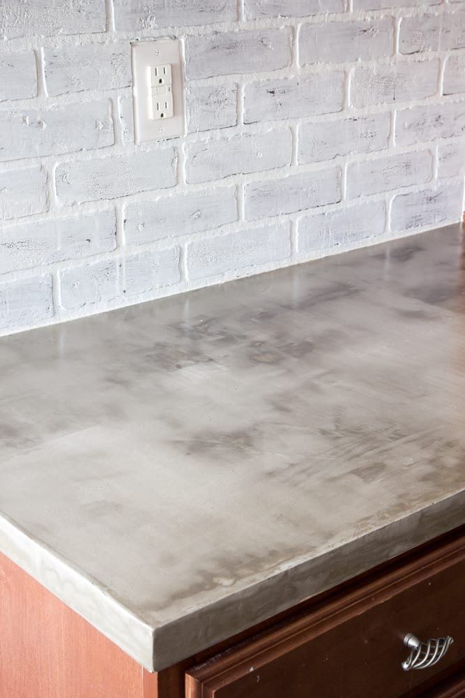 DIY Feather Finish Concrete Countertops and How to Avoid a Huge Mistake | unigumushane.com - A thorough step-by-step tutorial with useful tips and advice on what not to do.