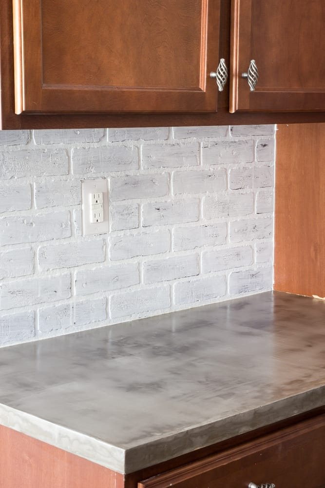 DIY Feather Finish Concrete Countertops and How to Avoid a Huge Mistake | unigumushane.com - A thorough step-by-step tutorial with useful tips and advice on what not to do.