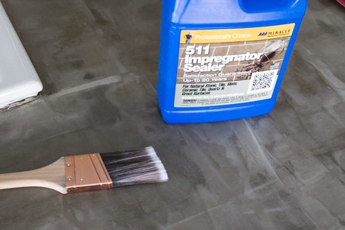 DIY Feather Finish Concrete Countertops and How to Avoid a Huge Mistake | unigumushane.com - A thorough step-by-step tutorial with useful tips and advice on what not to do.