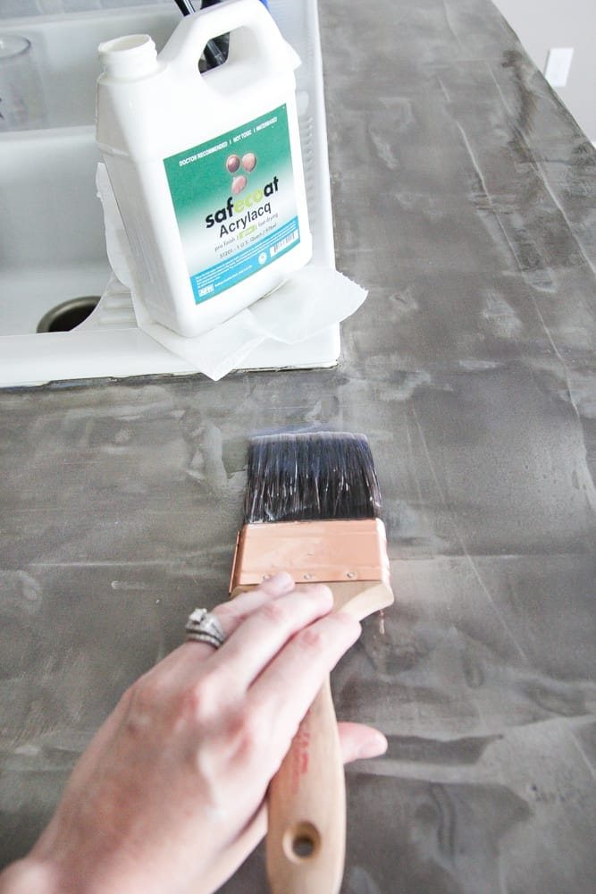 DIY Feather Finish Concrete Countertops and How to Avoid a Huge Mistake | unigumushane.com - A thorough step-by-step tutorial with useful tips and advice on what not to do.