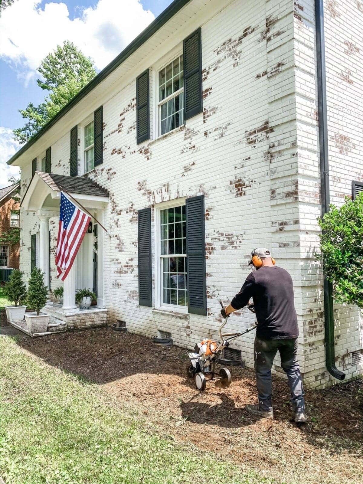 DIY Flower Bed Makeover | A step-by-step DIY tutorial to take your flower beds from drab to fab to increase curb appeal, plus all the best tools to get the job done.