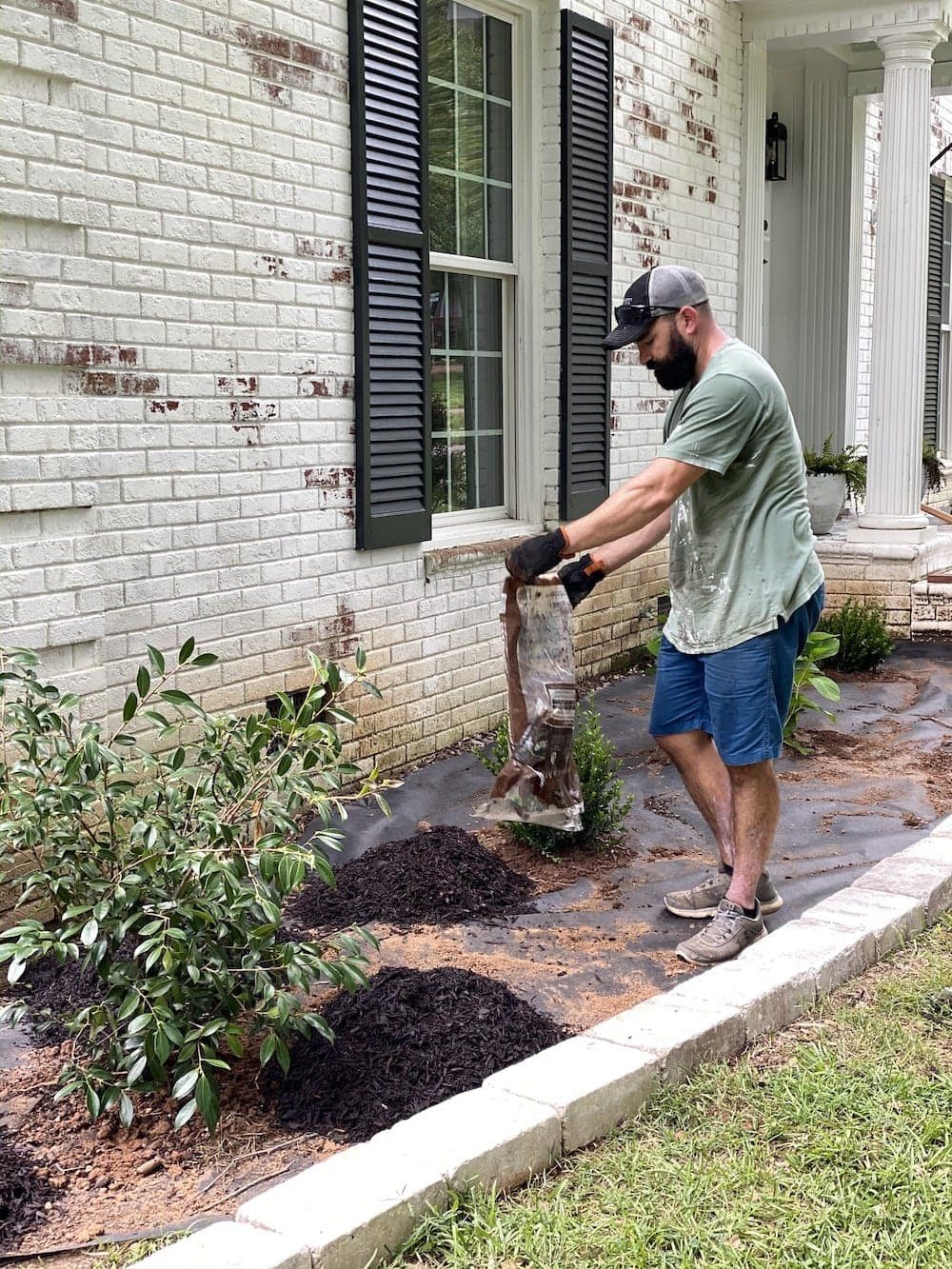 DIY Flower Bed Makeover | A step-by-step DIY tutorial to take your flower beds from drab to fab to increase curb appeal, plus all the best tools to get the job done.