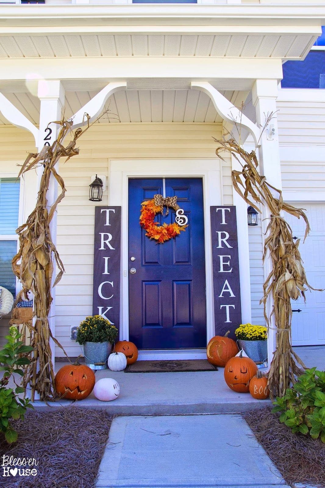 Unigumushane | DIY Halloween Sidelight Signs {and Fall Porch Reveal}