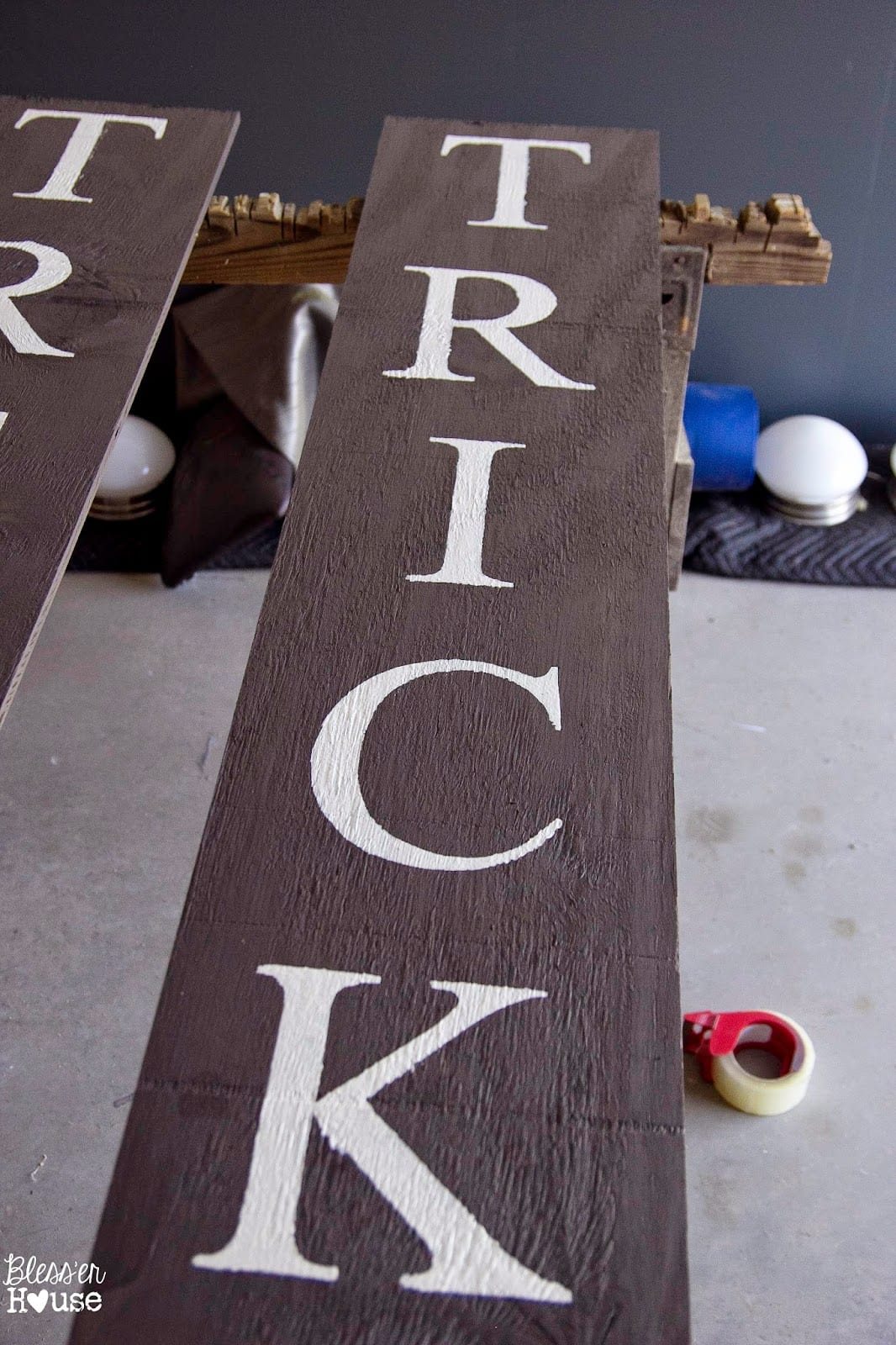 Unigumushane | DIY Halloween Sidelight Signs {and Fall Porch Reveal}
