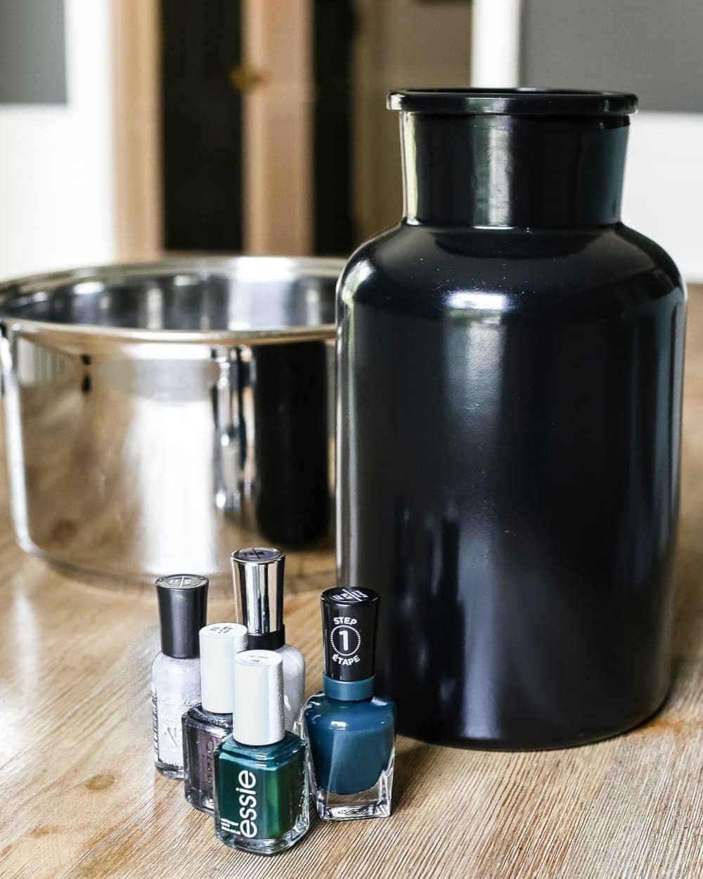 DIY Marbled Vases and Halloween Entryway | unigumushane.com - A quick tutorial for how to turn old jars and bottles into marbled vases (using nail polish) on the cheap that are modern works of art.