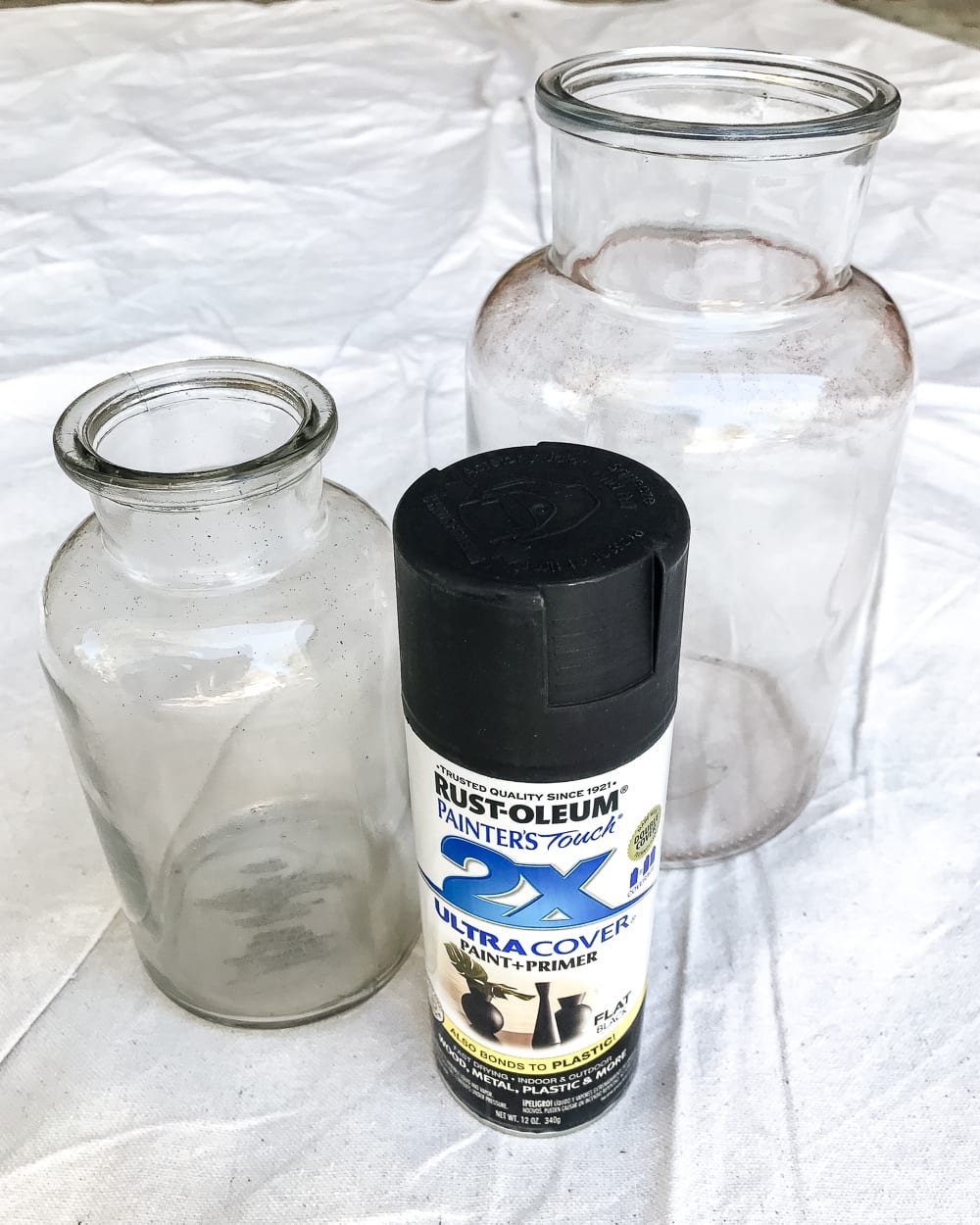 DIY Marbled Vases and Halloween Entryway | unigumushane.com - A quick tutorial for how to turn old jars and bottles into marbled vases (using nail polish) on the cheap that are modern works of art.