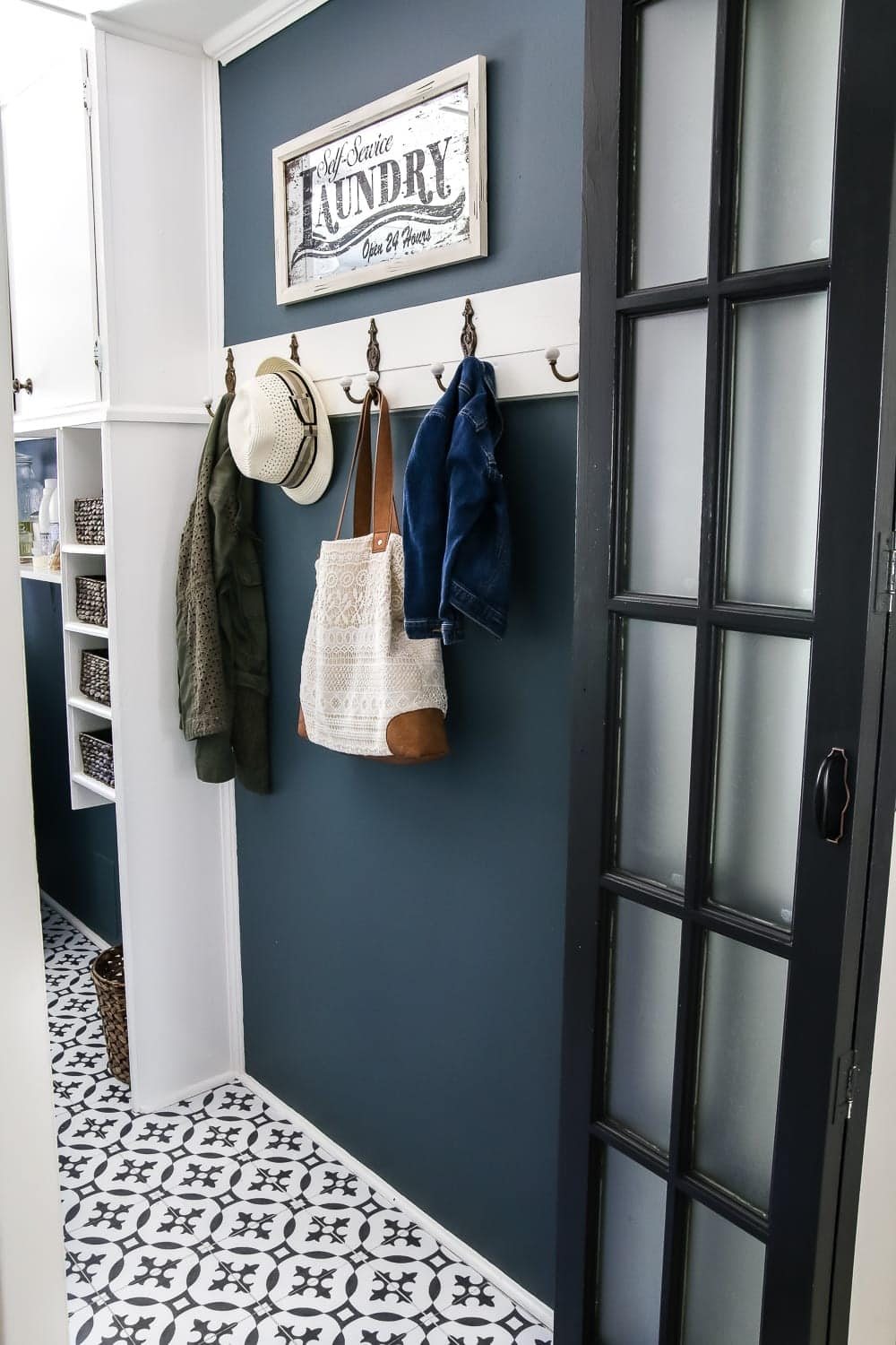 DIY Moroccan Vinyl Tile Floor | unigumushane.com- A DIY tutorial for how to install moroccan peel & stick vinyl tiles. Less messy than paint. Less time-consuming and less expensive than real tile!