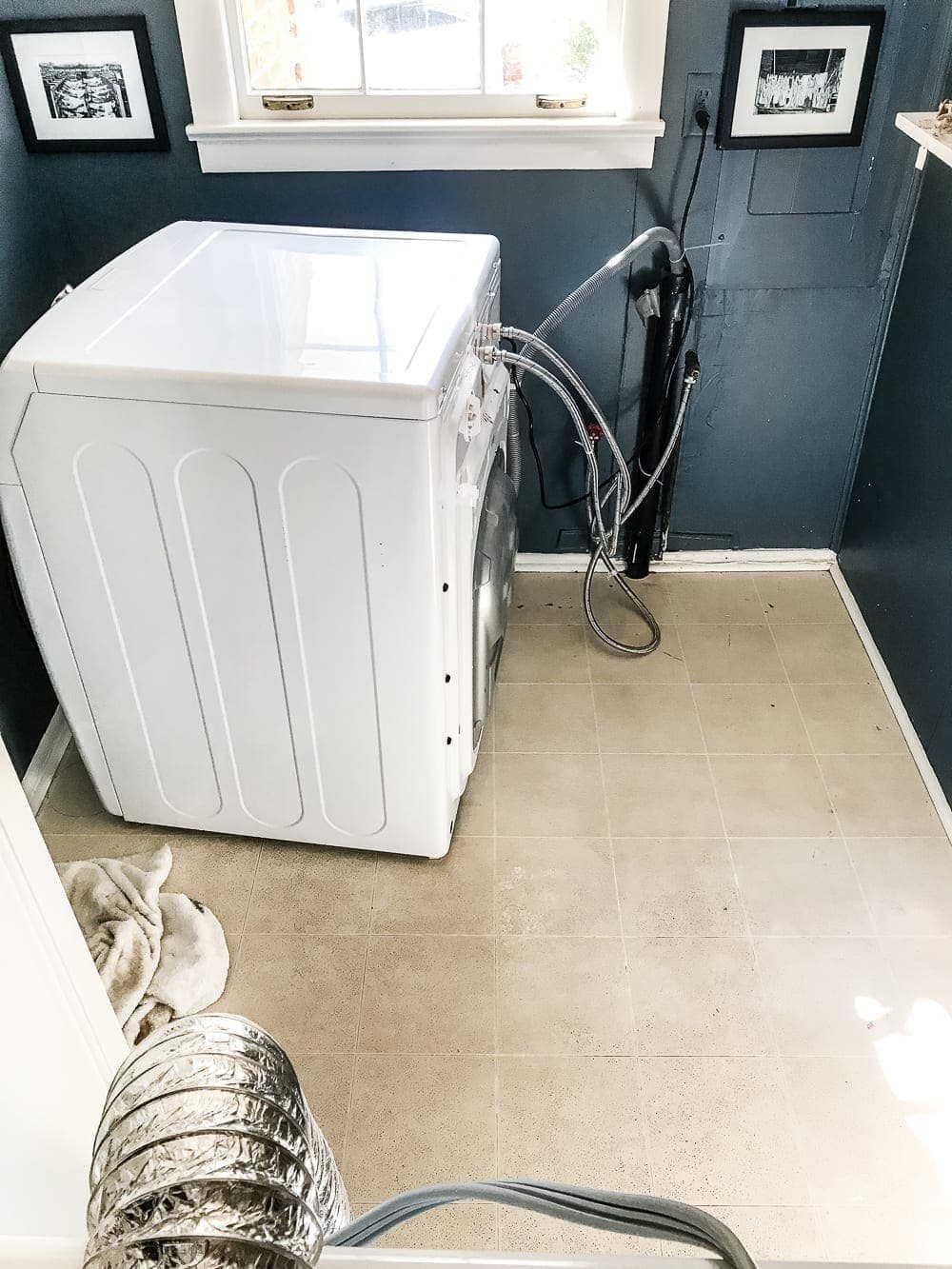DIY Moroccan Vinyl Tile Floor | unigumushane.com- A DIY tutorial for how to install moroccan peel & stick vinyl tiles. Less messy than paint. Less time-consuming and less expensive than real tile!