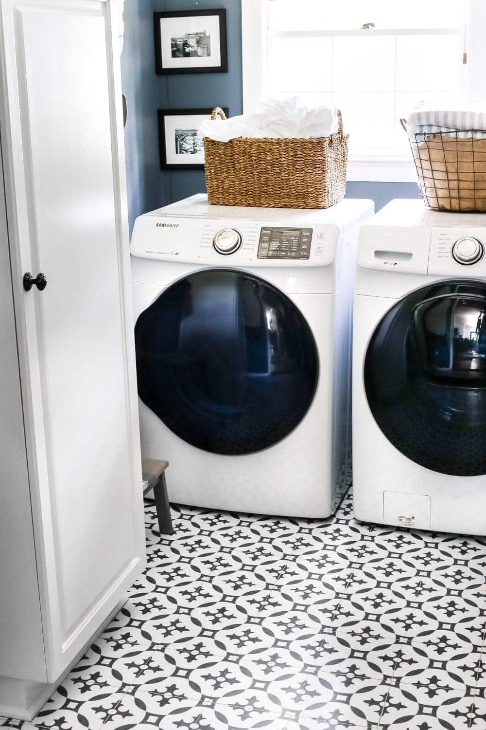 DIY Moroccan Vinyl Tile Floor | unigumushane.com- A DIY tutorial for how to install moroccan peel & stick vinyl tiles. Less messy than paint. Less time-consuming and less expensive than real tile!