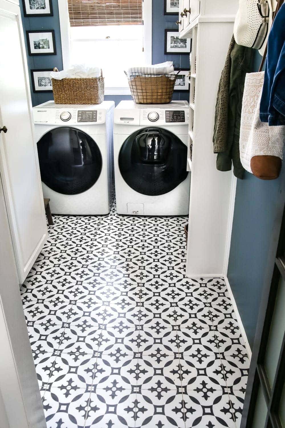 DIY Moroccan Vinyl Tile Floor | unigumushane.com- A DIY tutorial for how to install moroccan peel & stick vinyl tiles. Less messy than paint. Less time-consuming and less expensive than real tile!
