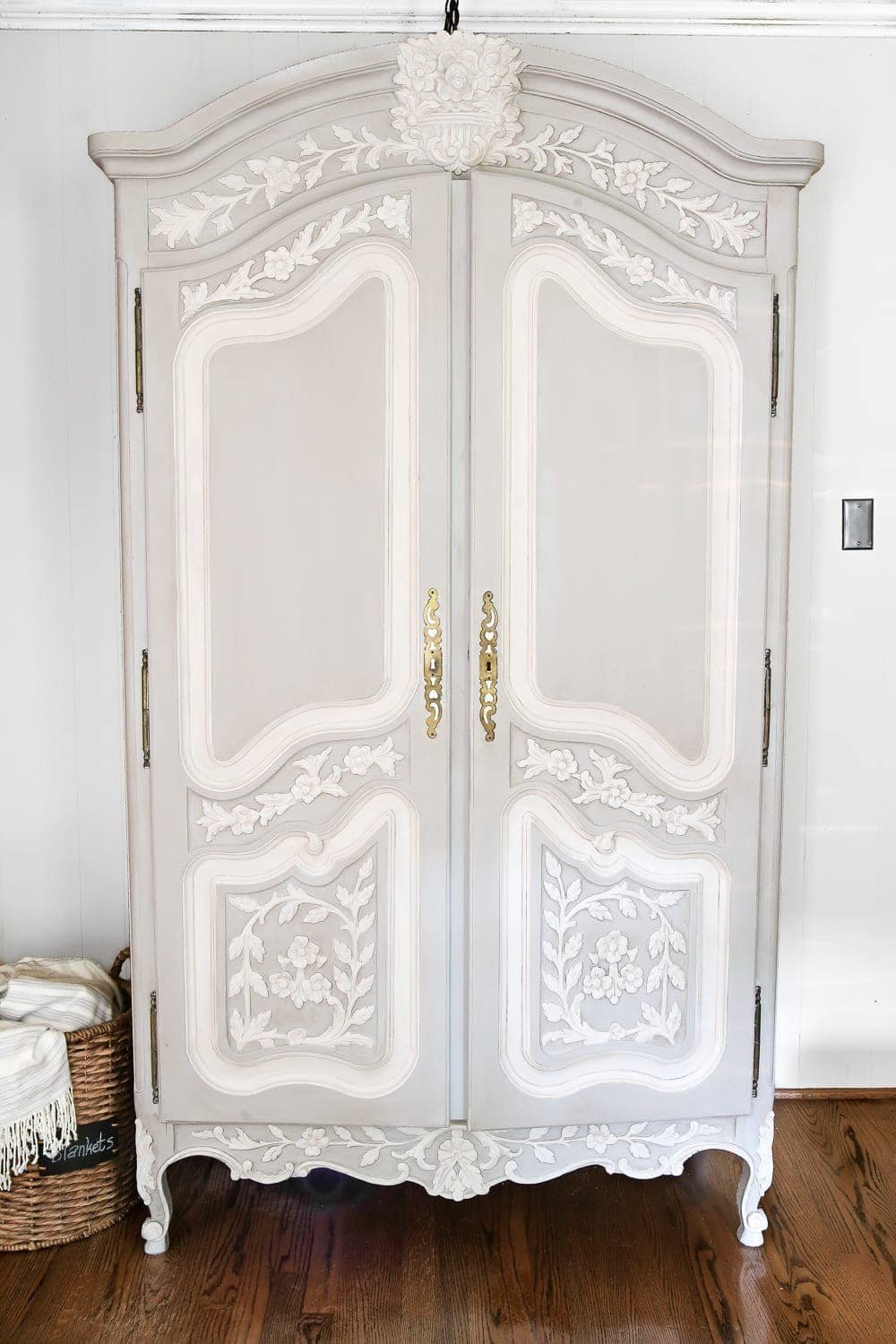 DIY Narnia Wardrobe Reading Nook | unigumushane.com - A plain, thrifted armoire gets a sweet, fairytale-like makeover as a reading nook based on the story of The Lion, the Witch, and the Wardrobe.
