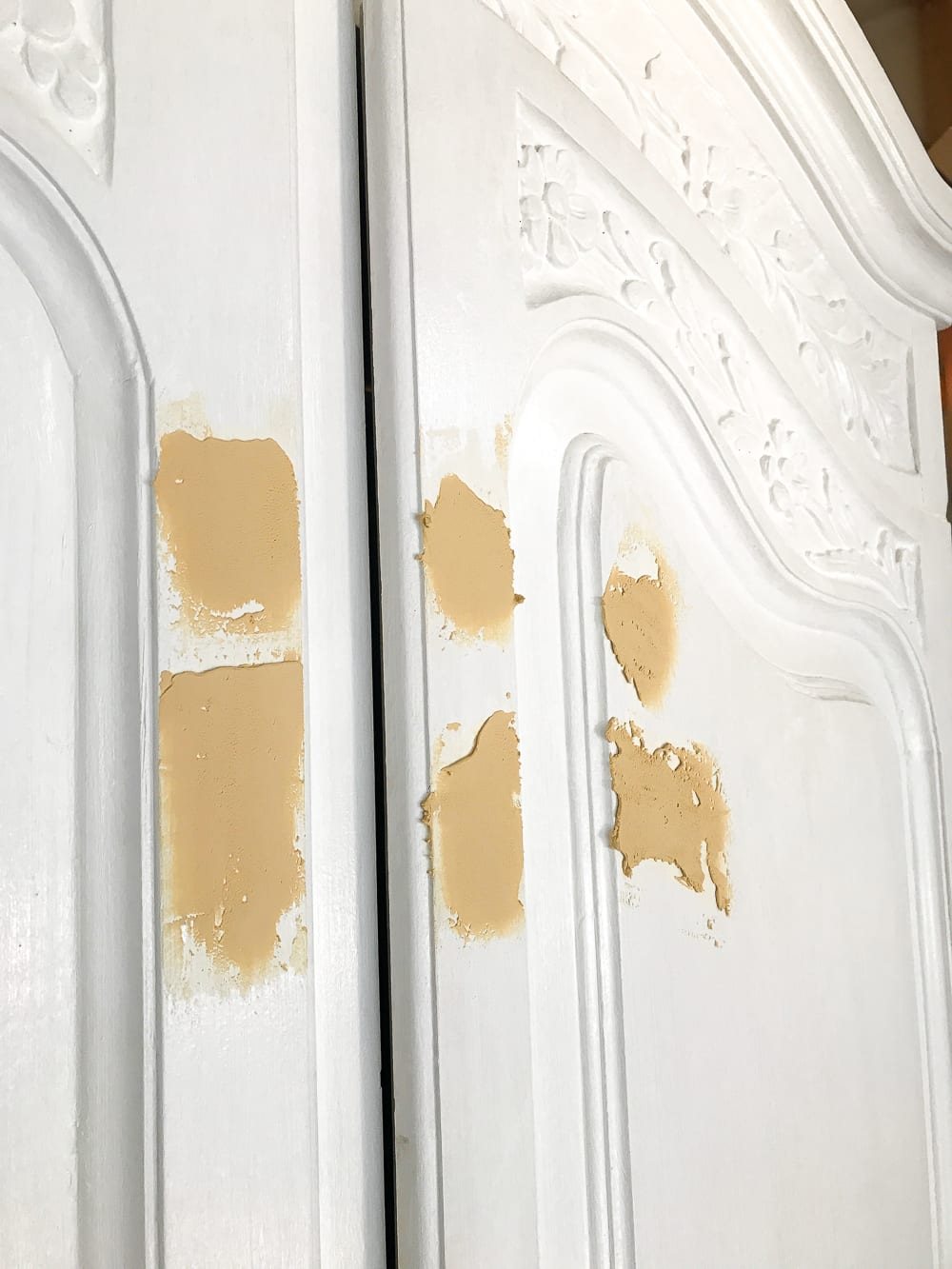 DIY Narnia Wardrobe Reading Nook | unigumushane.com - A plain, thrifted armoire gets a sweet, fairytale-like makeover as a reading nook based on the story of The Lion, the Witch, and the Wardrobe.