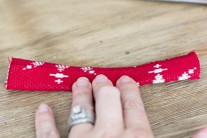 DIY Nordic Sweater Mini Christmas Trees | unigumushane.com - How to make Nordic sweater mini Christmas trees using just florist foam, ribbon, and hot glue for cute decor accents on tabletops and mantels.