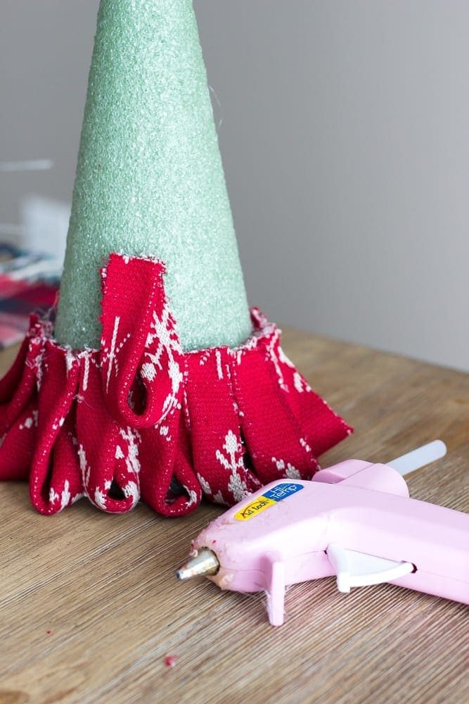 DIY Nordic Sweater Mini Christmas Trees | unigumushane.com - How to make Nordic sweater mini Christmas trees using just florist foam, ribbon, and hot glue for cute decor accents on tabletops and mantels.