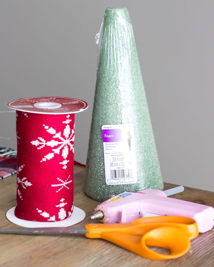 DIY Nordic Sweater Mini Christmas Trees | unigumushane.com - How to make Nordic sweater mini Christmas trees using just florist foam, ribbon, and hot glue for cute decor accents on tabletops and mantels.