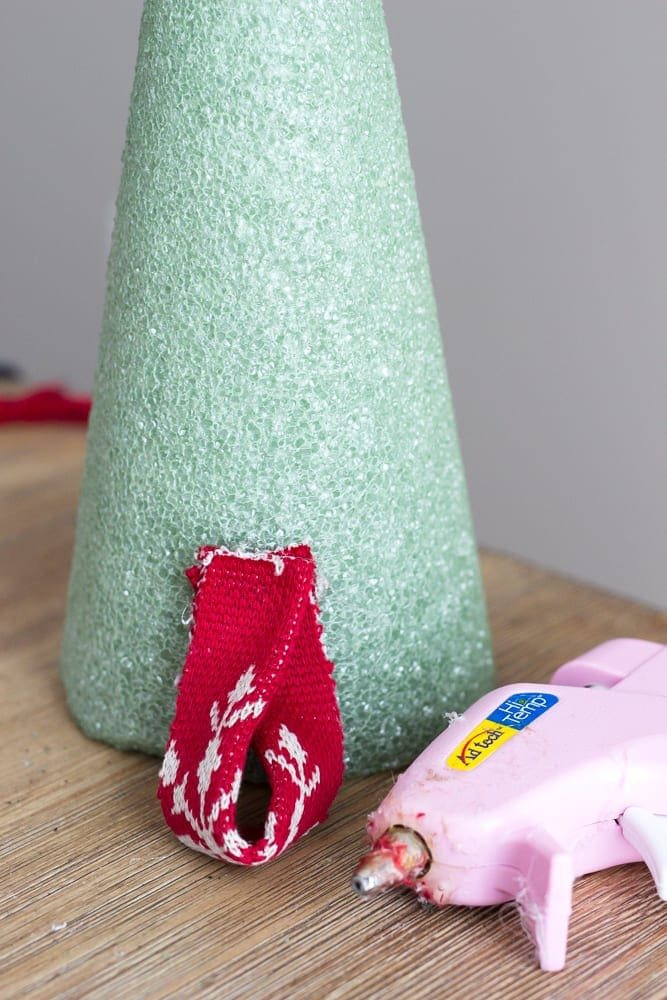 DIY Nordic Sweater Mini Christmas Trees | unigumushane.com - How to make Nordic sweater mini Christmas trees using just florist foam, ribbon, and hot glue for cute decor accents on tabletops and mantels.