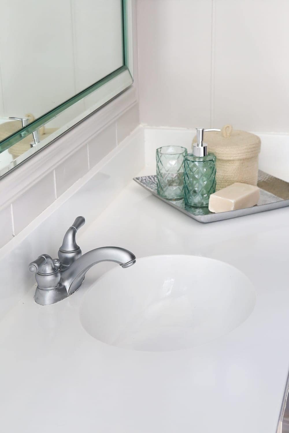 white painted countertop using epoxy paint Rustoleum Tub and Tile
