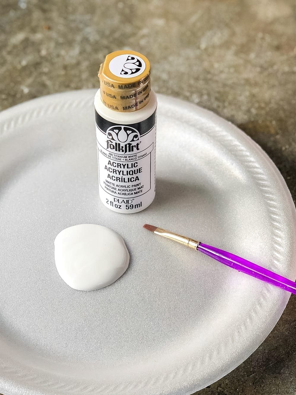 DIY Personalized Step Stools | unigumushane.com - One easy trick to personalize any piece of wood to paint names and designs on signs and furniture inexpensively. #personalizedstepstool #diysign #diymonogram