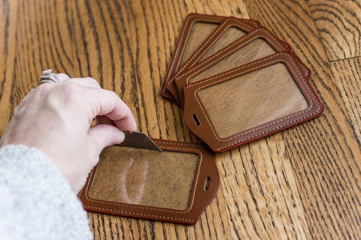 DIY Personalized Stocking Tags & Printable Name Labels | unigumushane.com - An inexpensive and chic way to make your own stocking tags plus free name label printables. #christmasstockings #stockings #christmasprintable
